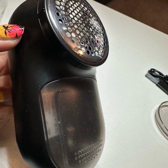 Magictec Rechargeable Fabric Shaver, Lint Remover Sweater -Battery Operated - Picture 3 of 6